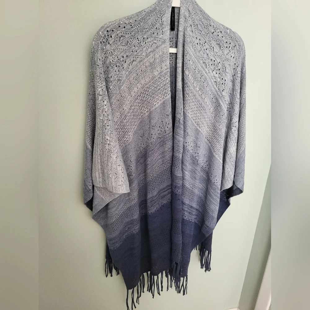 White House Black Market‎ Open Gradient Ombre Blue Ruana Blanket Shawl Wrap XS/S